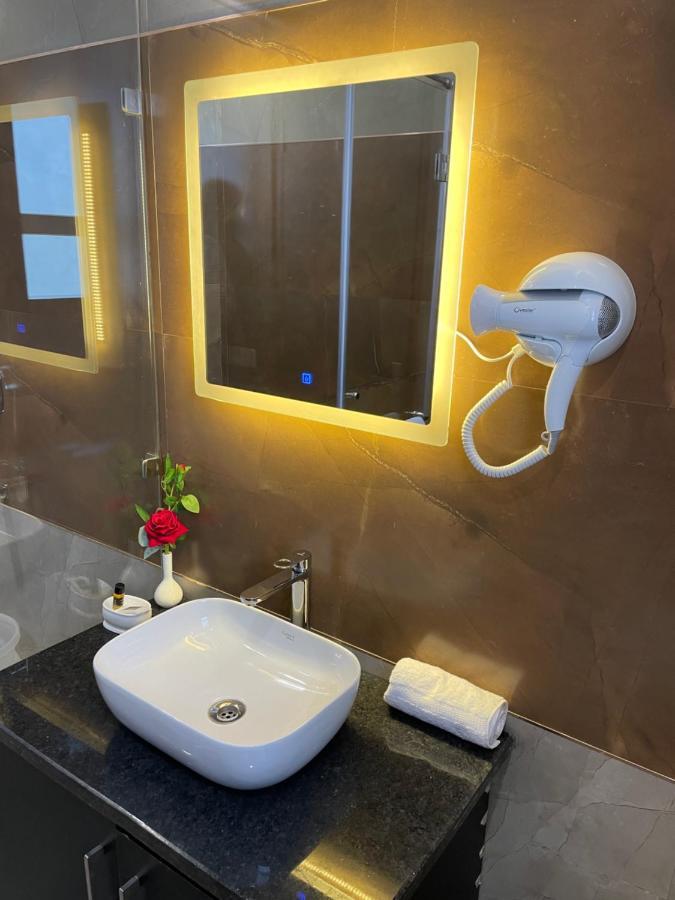 Hotel Malbork Inn Rajouri Garden Delhi - Couple Friendly Local Ids Accepted Νέο Δελχί Εξωτερικό φωτογραφία