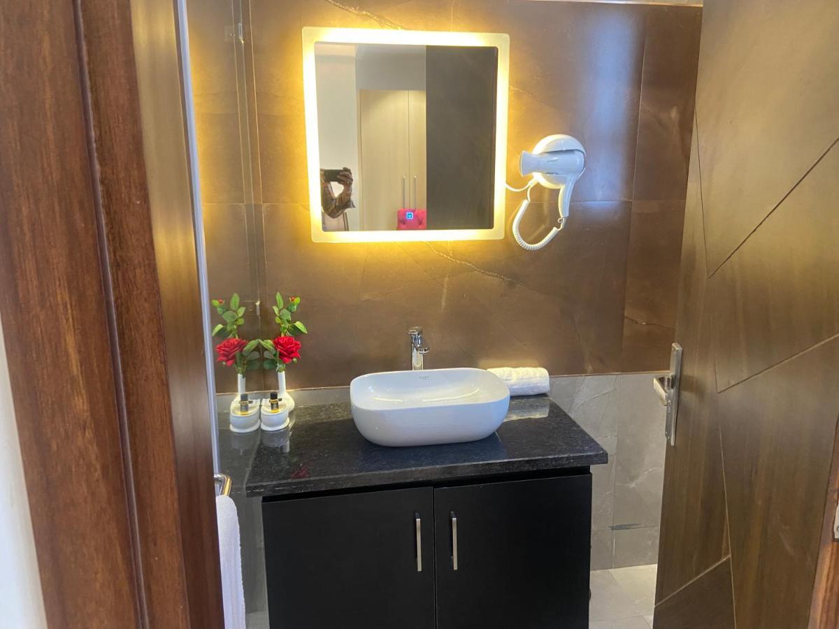 Hotel Malbork Inn Rajouri Garden Delhi - Couple Friendly Local Ids Accepted Νέο Δελχί Εξωτερικό φωτογραφία
